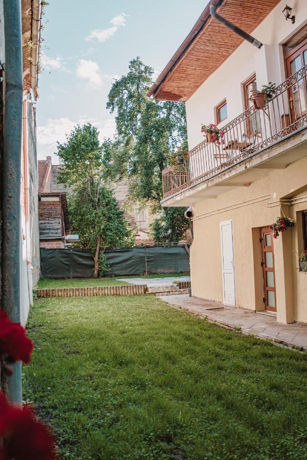Central Garden Apartments Braşov Esterno foto
