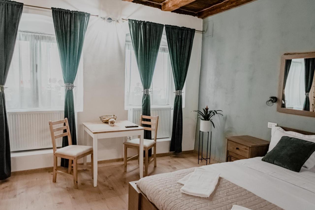 Central Garden Apartments Braşov Esterno foto