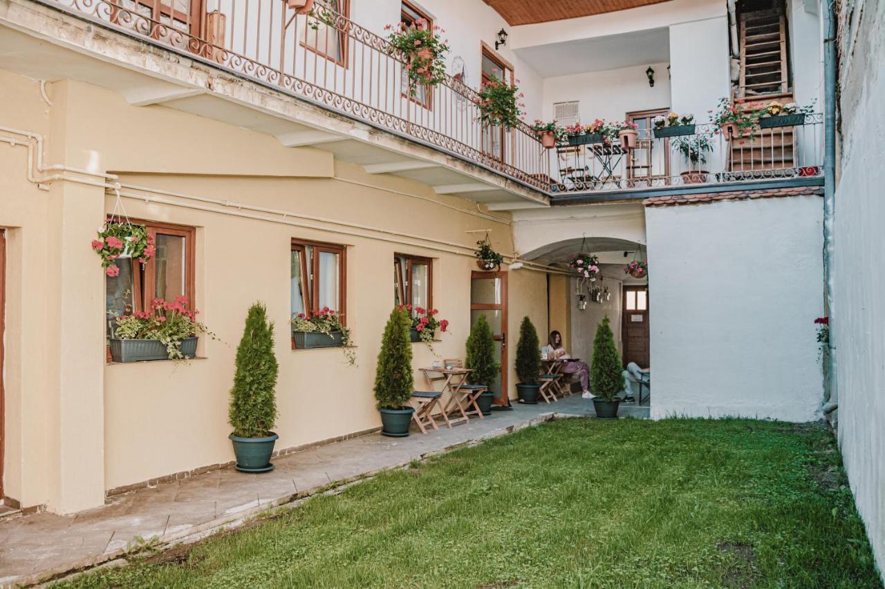 Central Garden Apartments Braşov Esterno foto