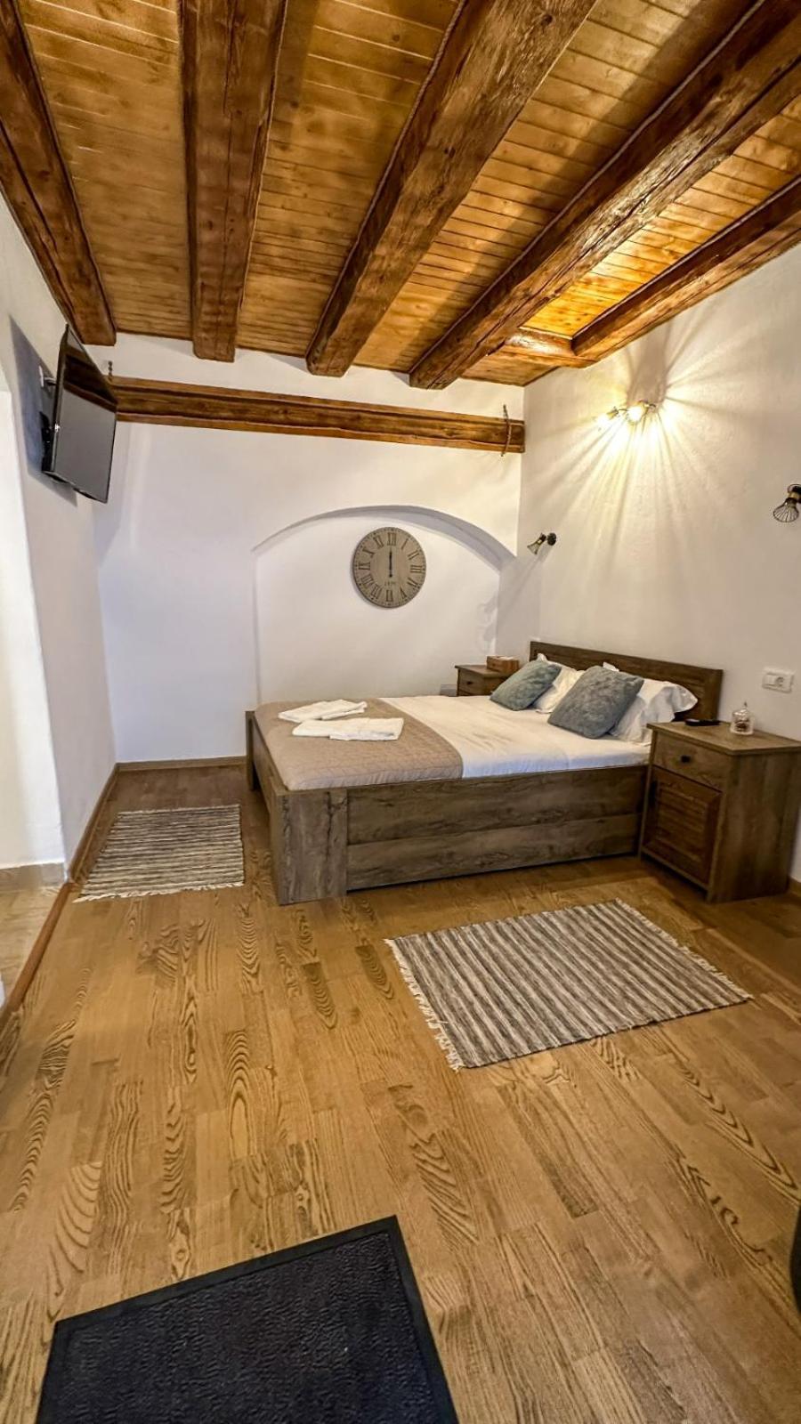 Central Garden Apartments Braşov Esterno foto